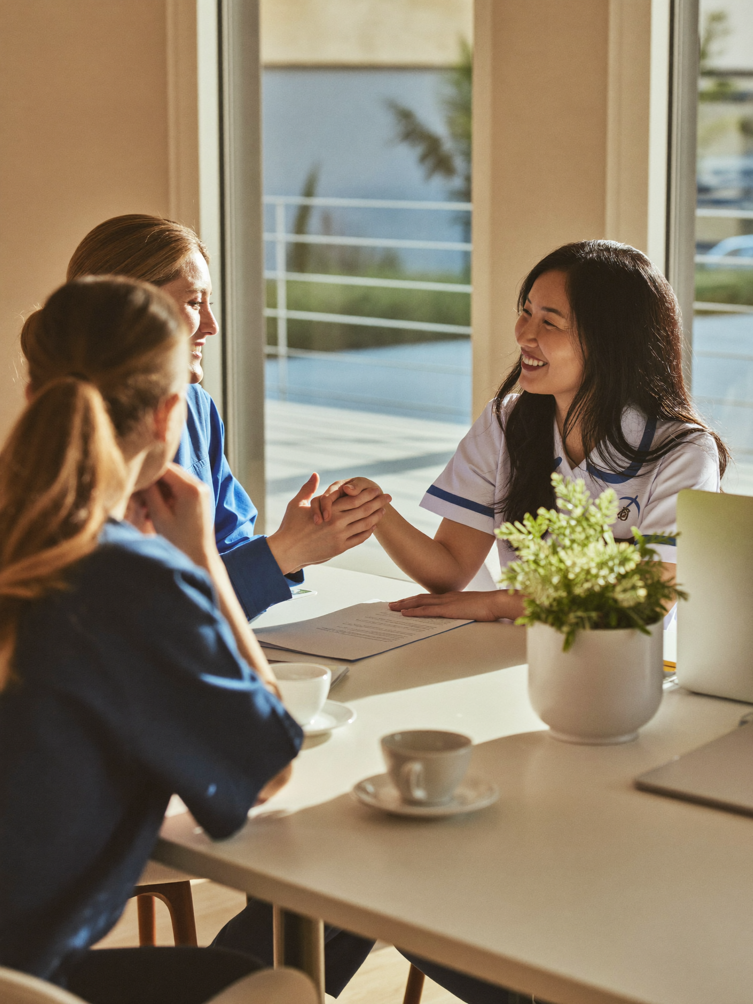 ePeople operators and nurses collaborating around a laptop